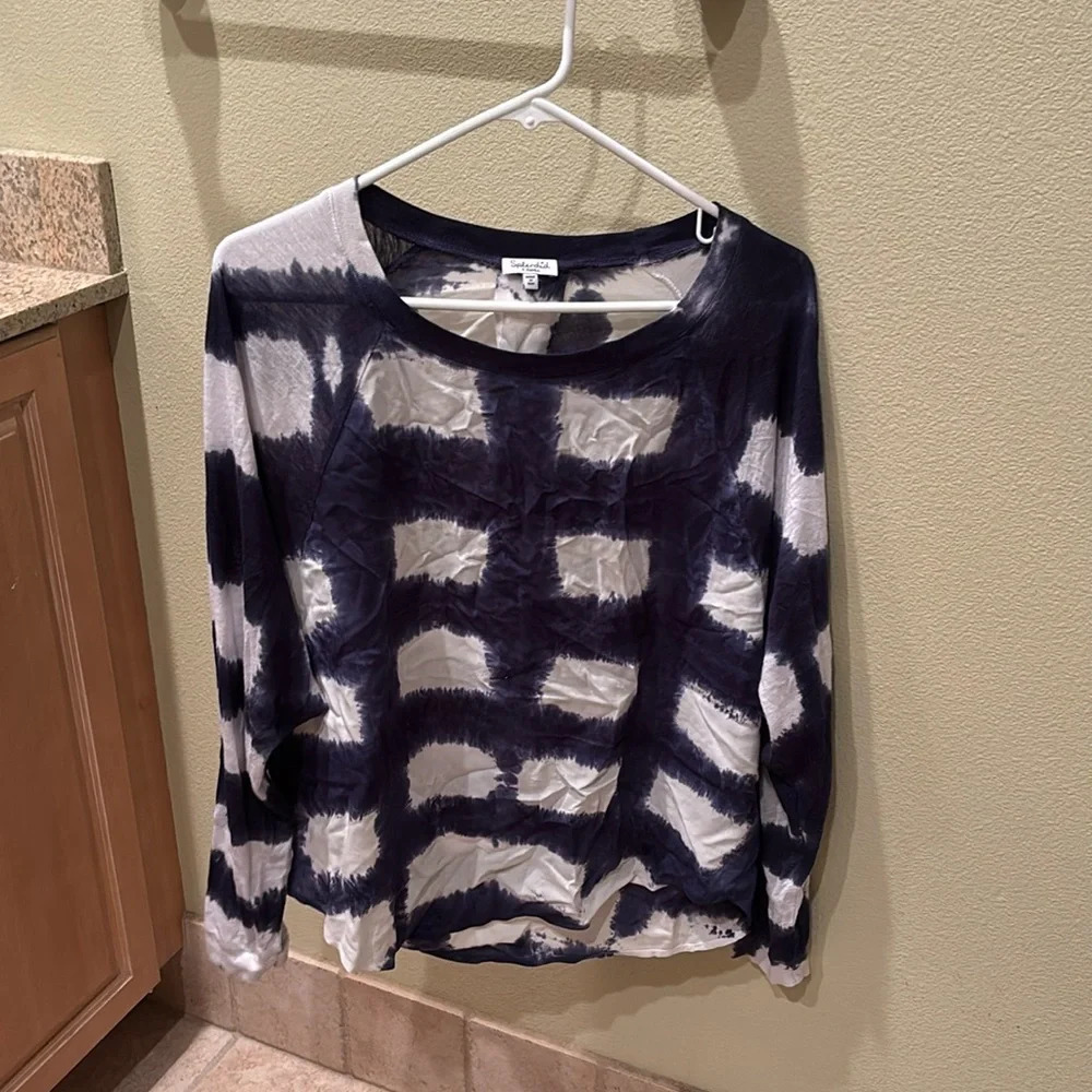 Splendid cute blue and white long sleeve Flowy top